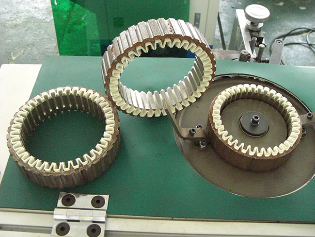 Paper Inserting Machine Controlled By PLC Program Slot Insulation Auto - Inserting
